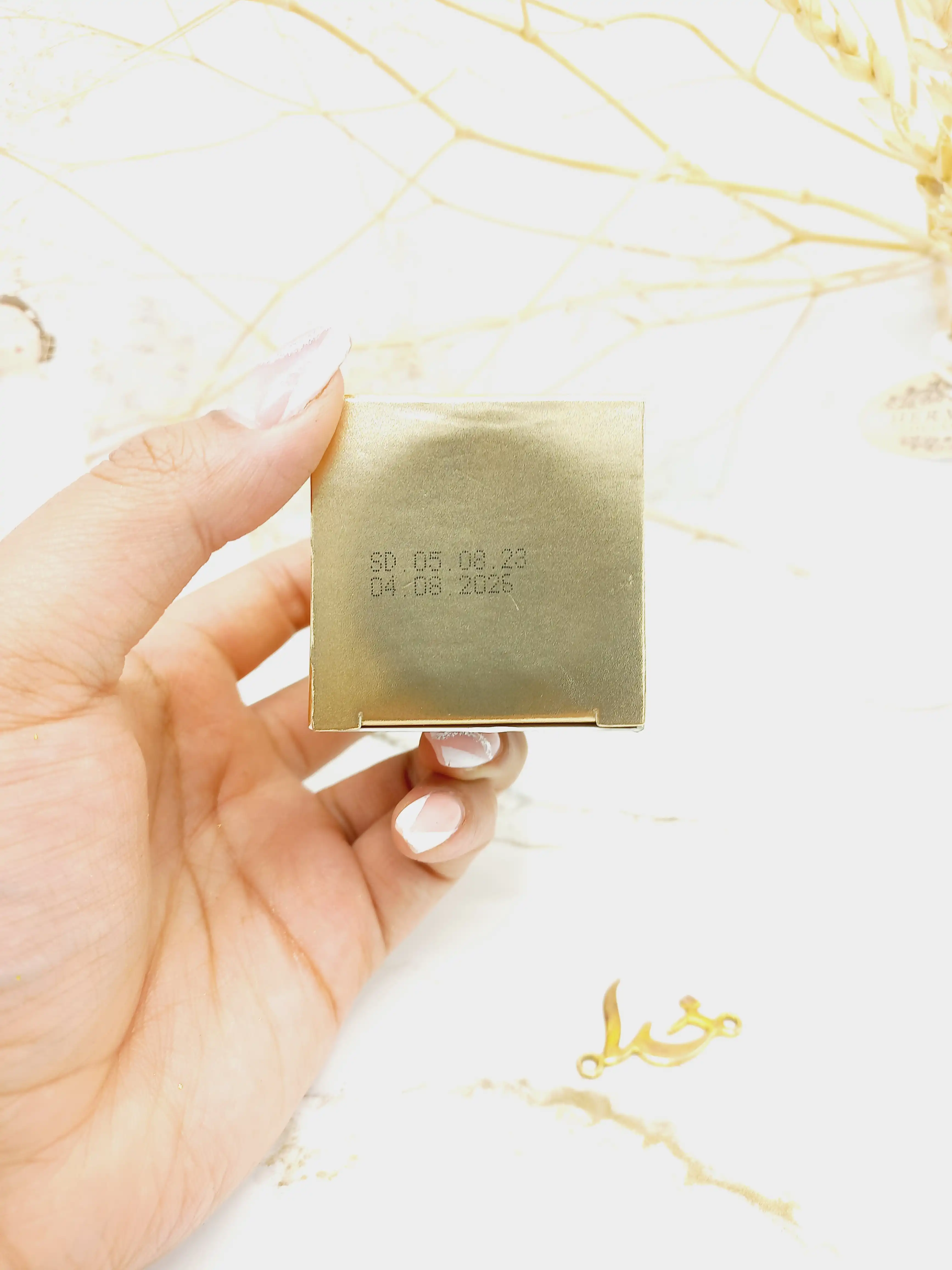کرم سفید کننده قوی دور چشم خاویار برند سادور SADOER کد SD51773
