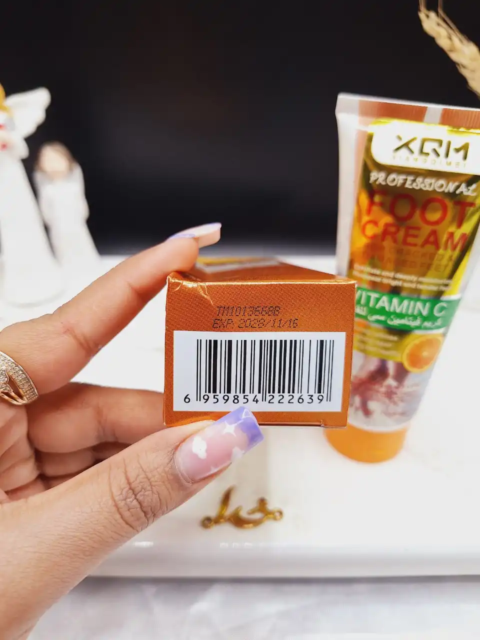 کرم ترک پا لایه بردار و مرطوب کننده ویتامین سی XQM کد X 2263