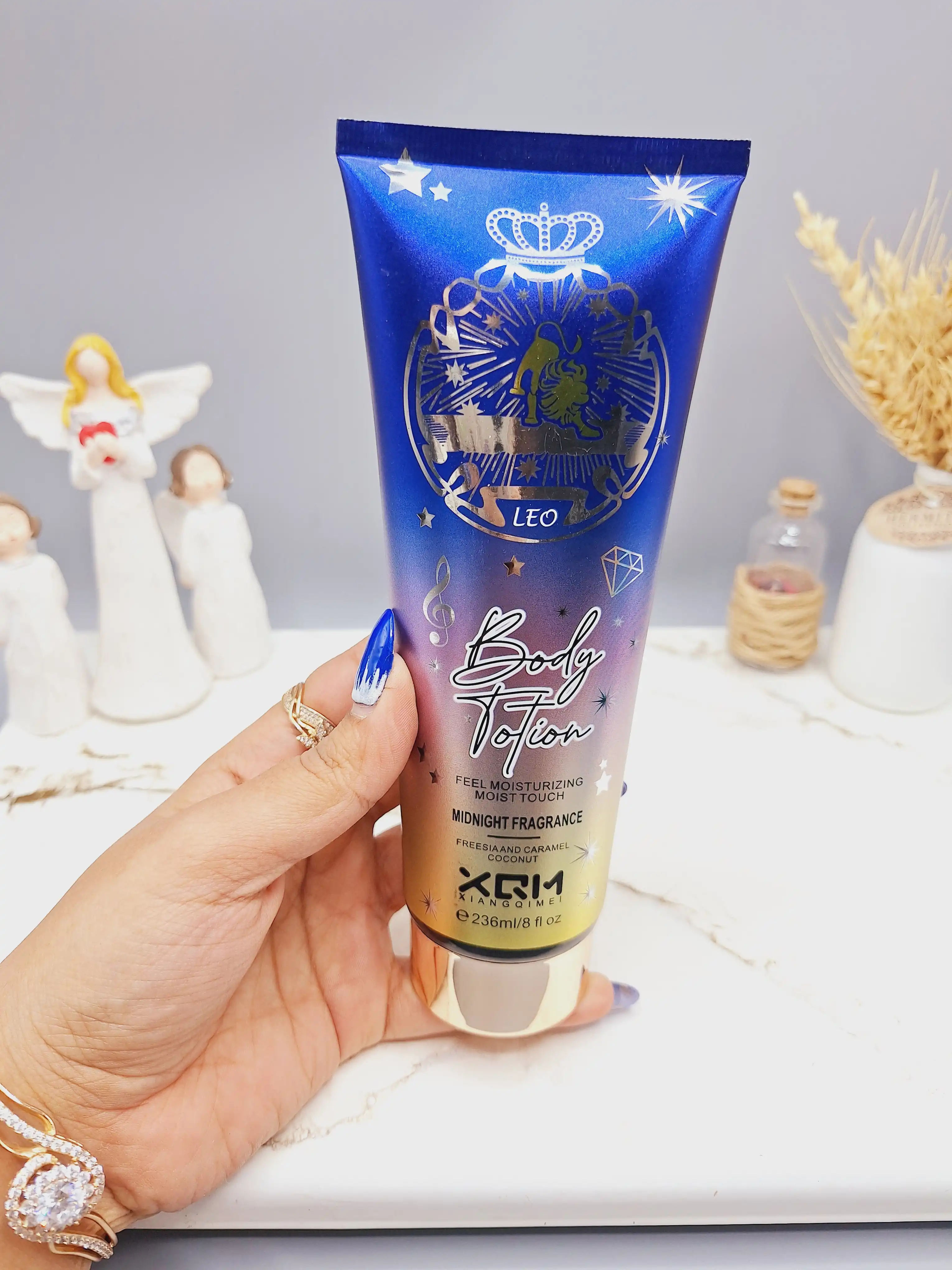 لوسیون بدن XQM حاوی ترکیبات مرطوب کننده و نرم کننده رایحه کارامل و نارگیل کد 0407
